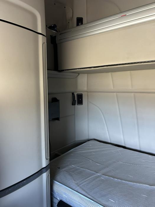 2022 Peterbilt 579-18