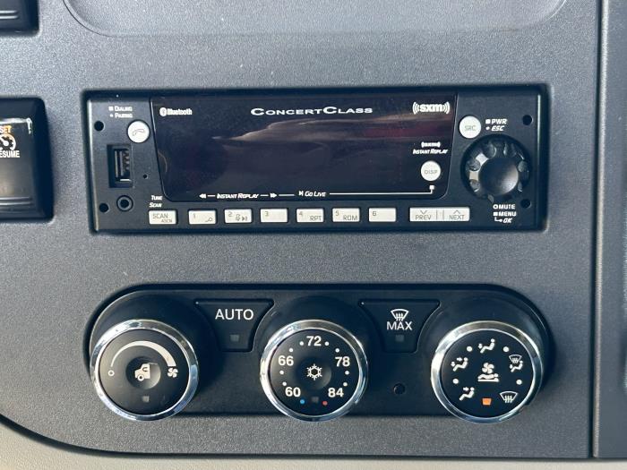 2022 Peterbilt 579-24