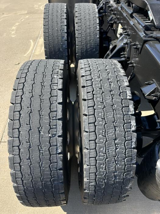 2024 Peterbilt 389-15