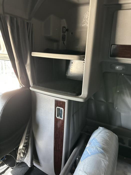 2024 Peterbilt 389-11