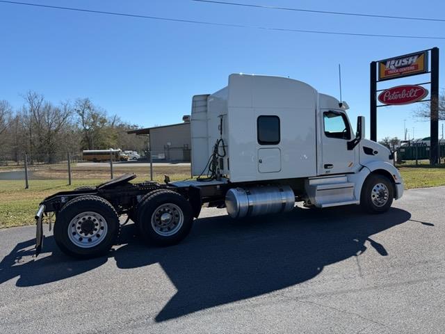 2022 Peterbilt 579-8
