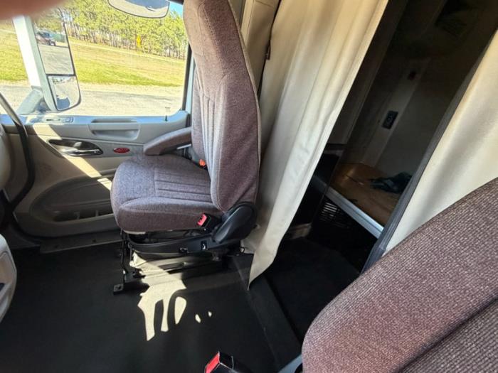 2022 Peterbilt 579-17