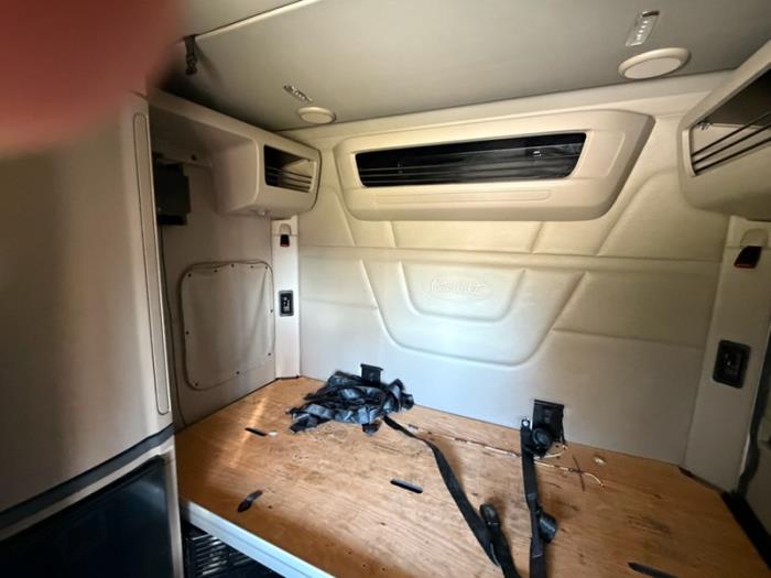 2022 Peterbilt 579-18