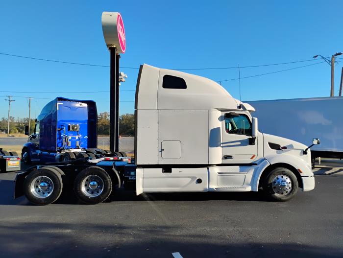 2022 Peterbilt 579-6