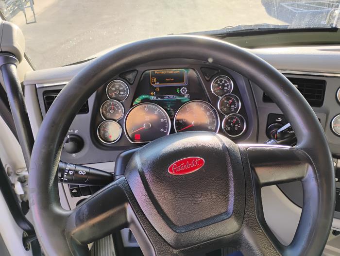 2022 Peterbilt 579-16