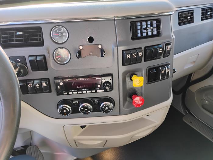 2022 Peterbilt 579-17