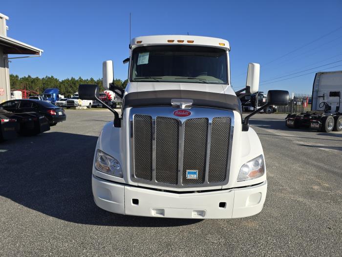 2022 Peterbilt 579-8