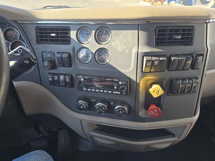 2022 Peterbilt 579-17