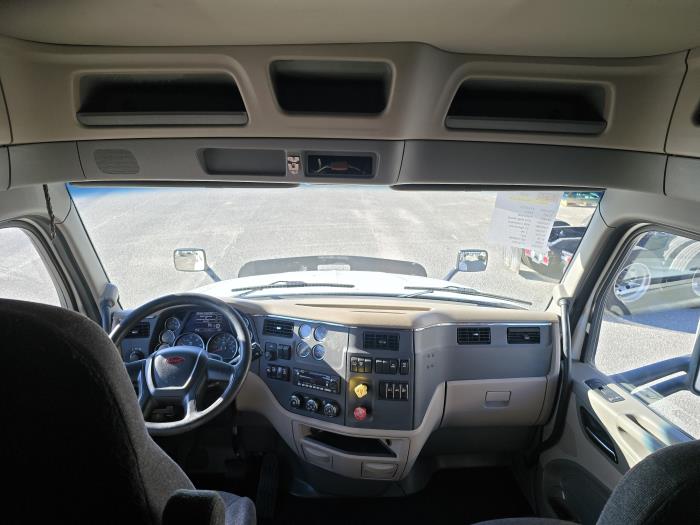 2022 Peterbilt 579-16