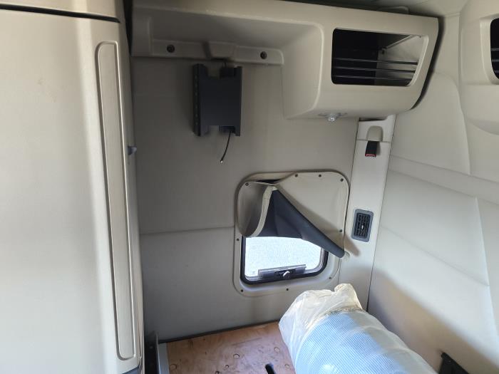 2022 Peterbilt 579-12