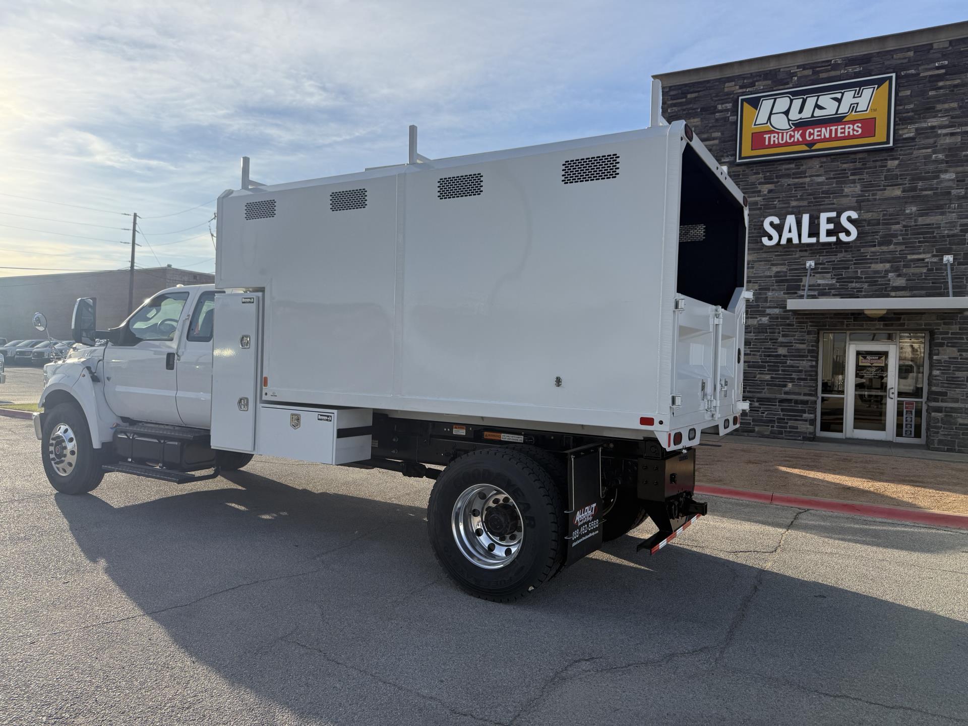 New 2023 Ford F-750 - photo 5