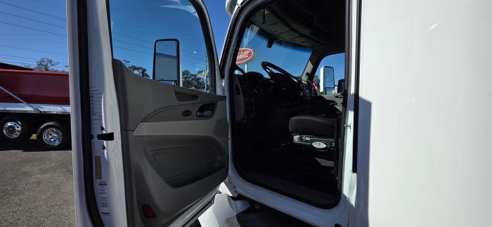 2021 Peterbilt 579-8