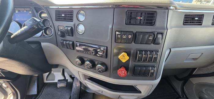 2021 Peterbilt 579-18