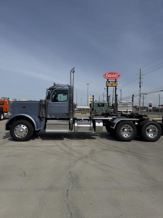 2027 Peterbilt 589-3