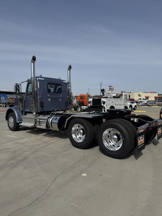2027 Peterbilt 589-4