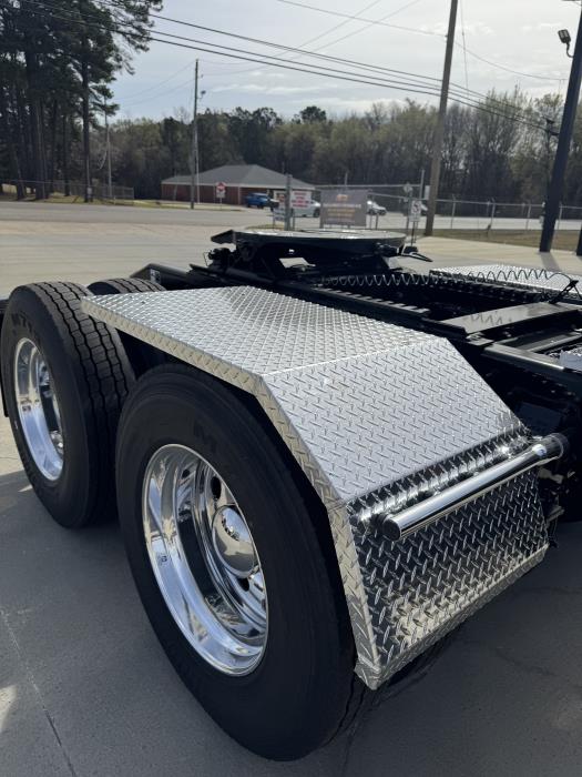 2027 Peterbilt 589-13