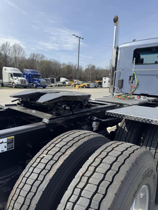 2027 Peterbilt 589-14