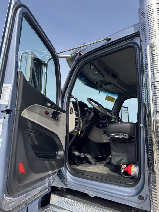 2027 Peterbilt 589-17