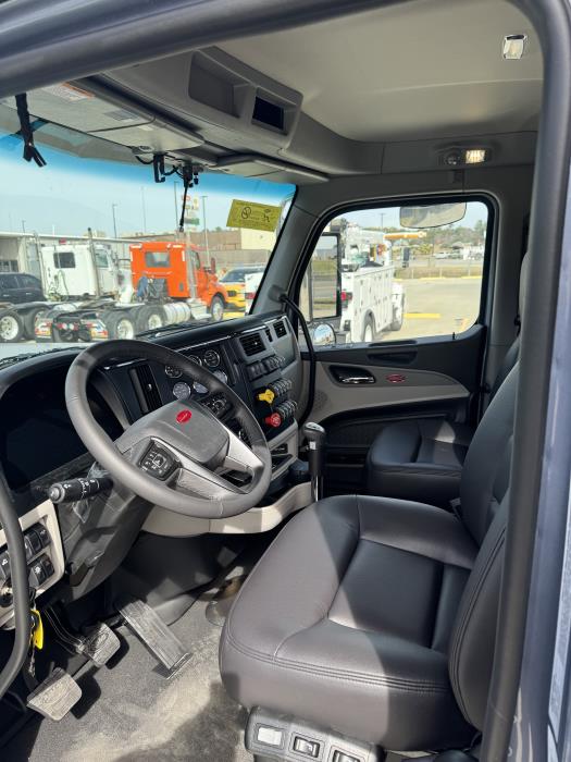 2027 Peterbilt 589-18