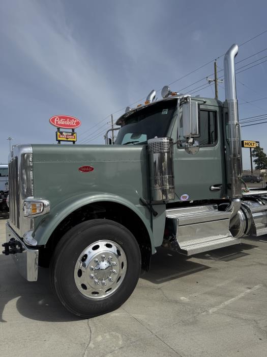 2027 Peterbilt 589-2