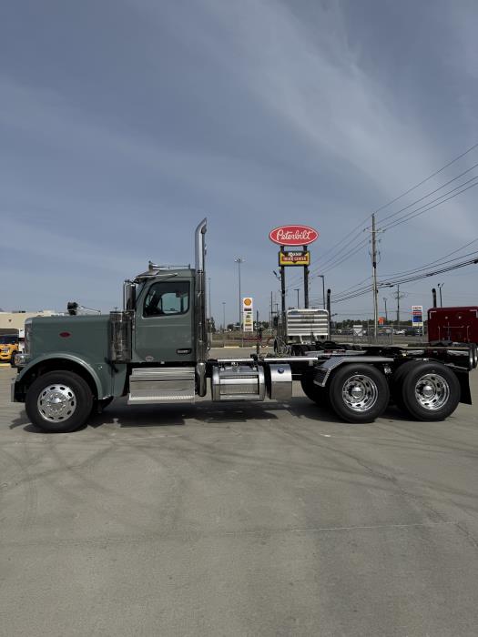 2027 Peterbilt 589-3