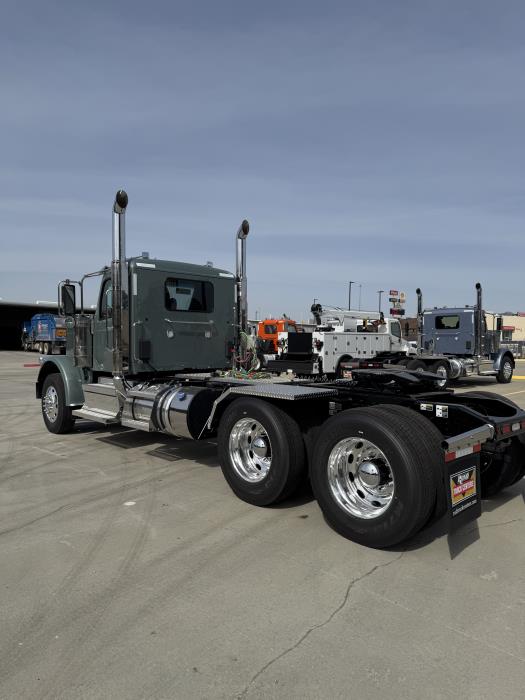 2027 Peterbilt 589-4