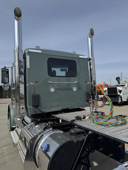 2027 Peterbilt 589-6