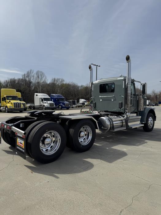 2027 Peterbilt 589-8
