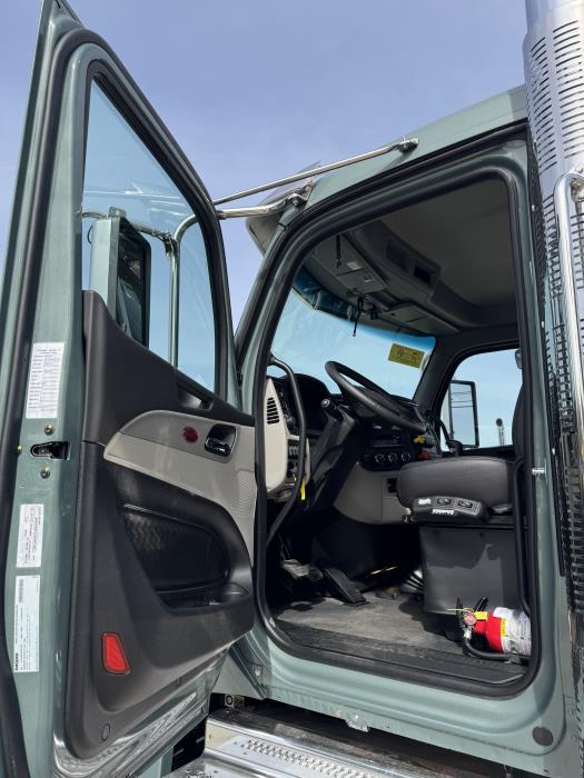 2027 Peterbilt 589-14