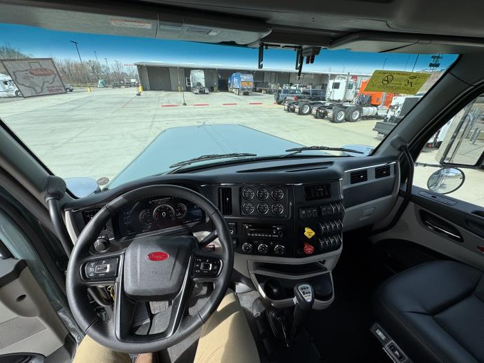 2027 Peterbilt 589-16