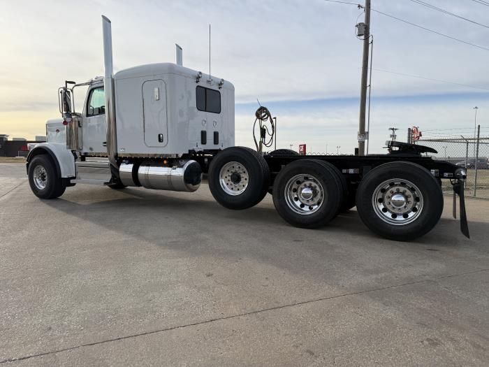 2027 Peterbilt 589-7