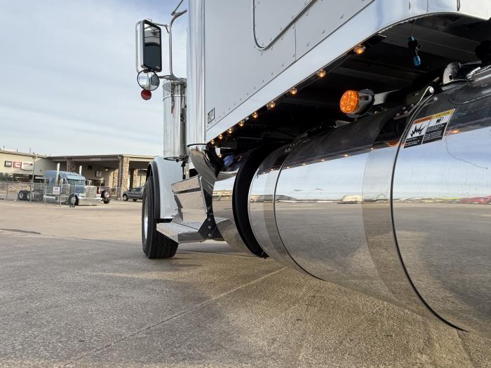 2027 Peterbilt 589-17