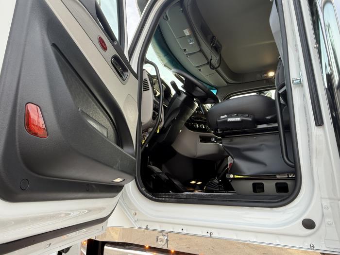 2027 Peterbilt 589-18