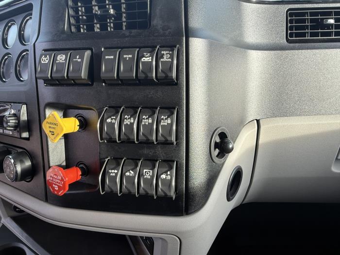 2027 Peterbilt 589-23