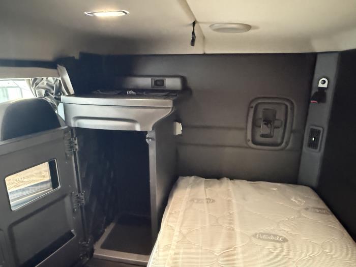 2027 Peterbilt 589-24