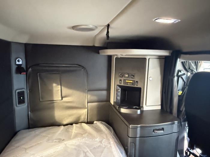 2027 Peterbilt 589-26