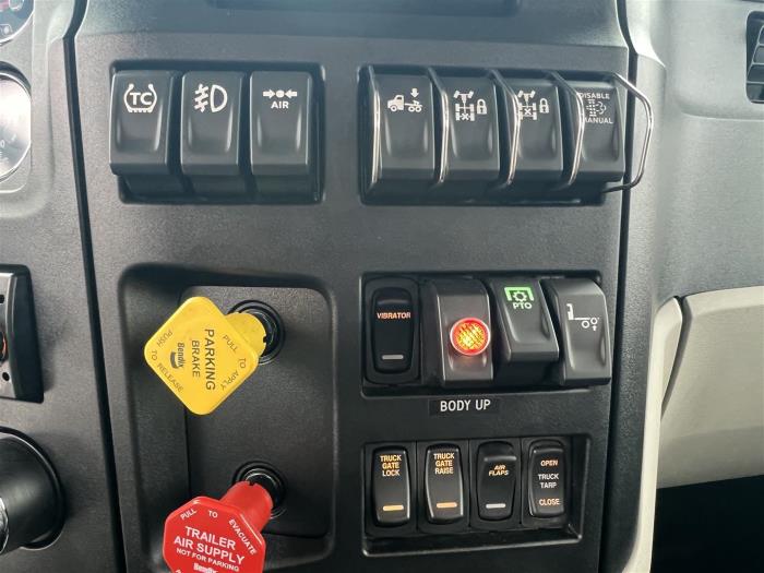 2027 Peterbilt 589-29