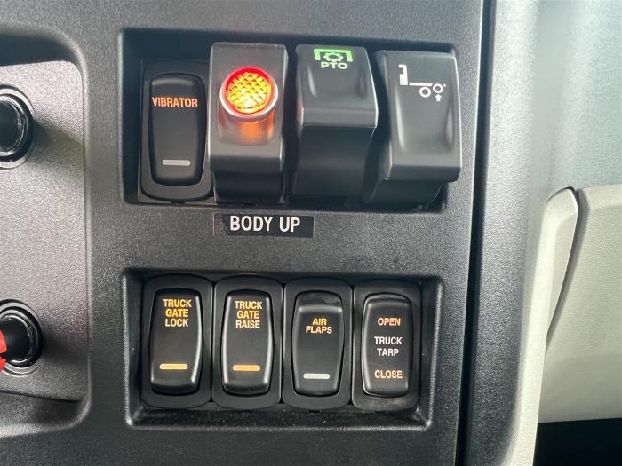 2027 Peterbilt 589-30