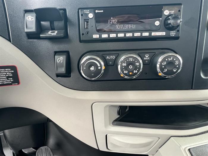 2027 Peterbilt 589-32