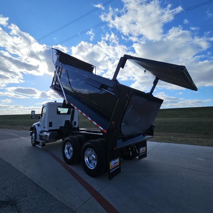 2026 Peterbilt 548-33