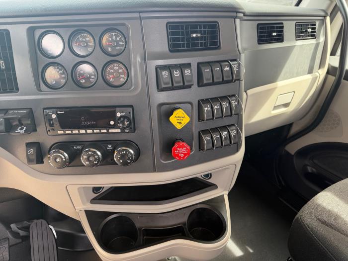2027 Peterbilt 567-14