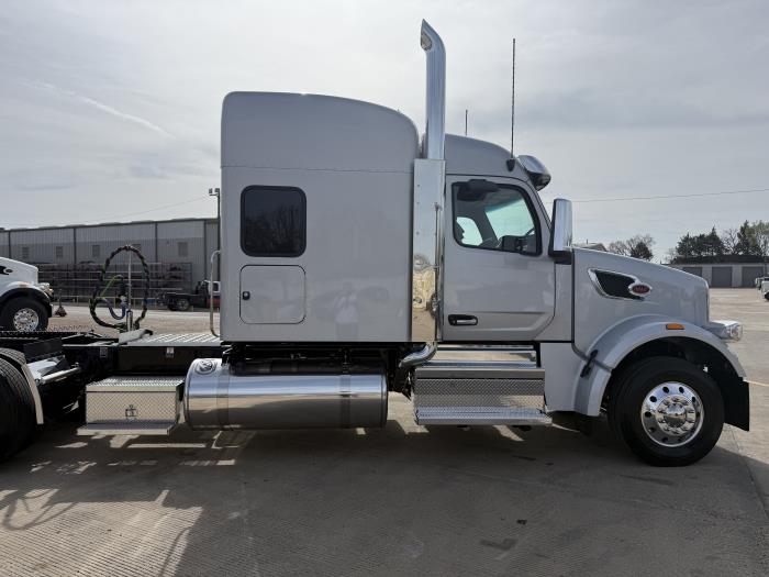 2027 Peterbilt 567-10