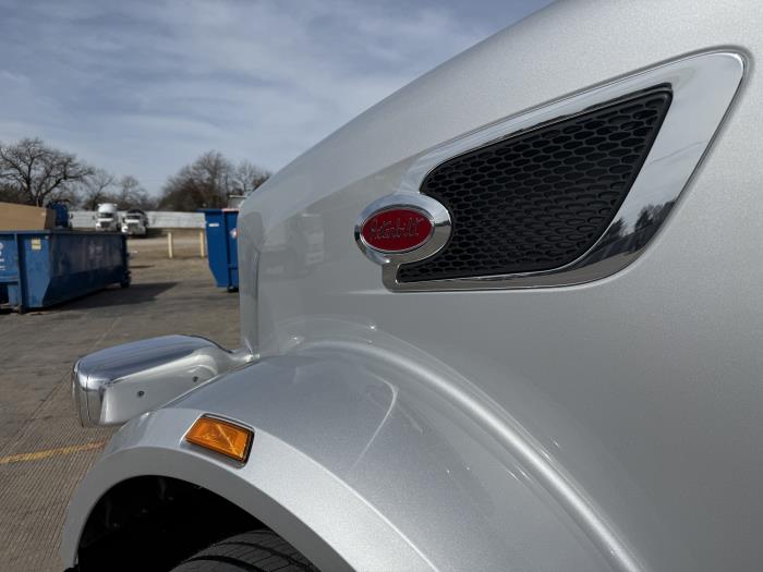 2027 Peterbilt 567-15