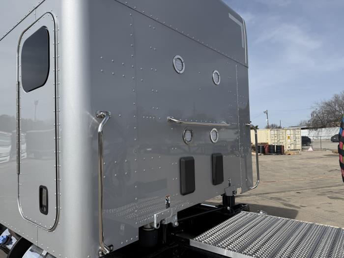 2027 Peterbilt 567-18