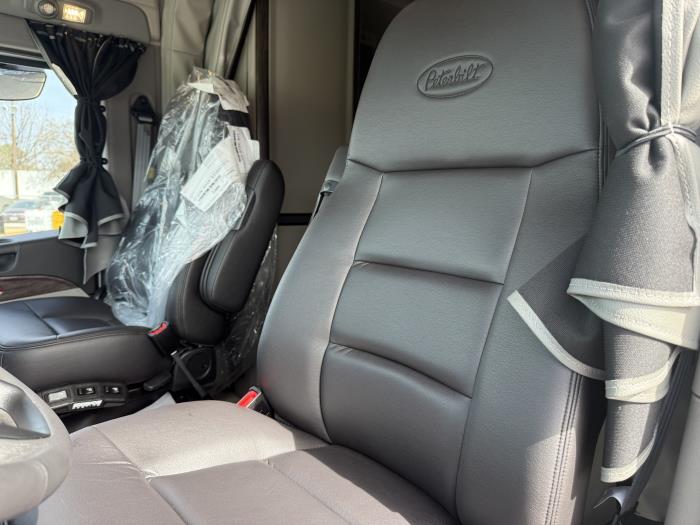 2027 Peterbilt 567-31