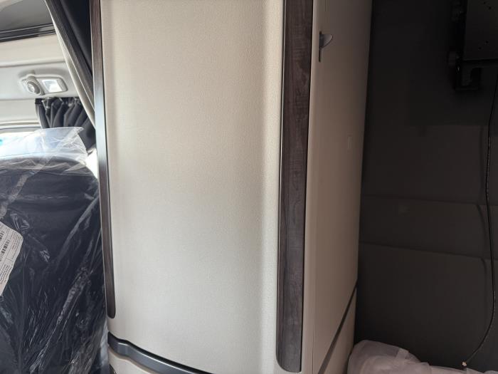 2027 Peterbilt 567-46