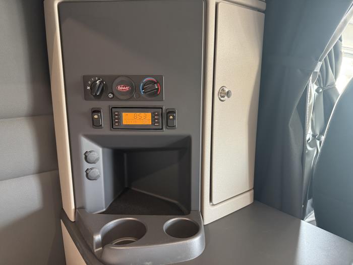 2027 Peterbilt 567-52