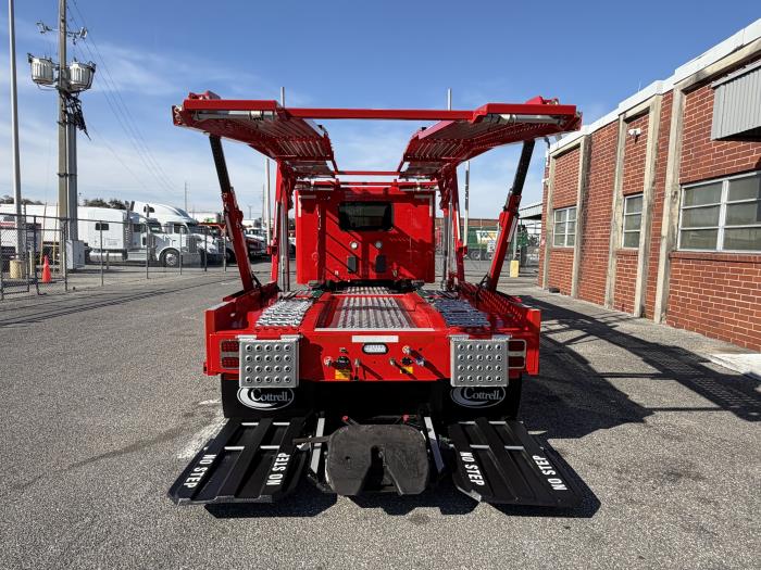 2025 Peterbilt 589-8