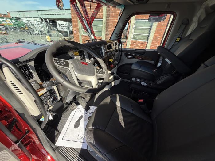 2025 Peterbilt 589-13