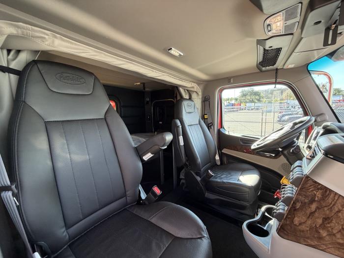 2025 Peterbilt 589-23